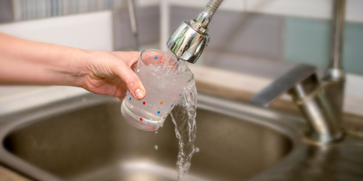 Не в раковину: куда девать святую воду по окончании праздника Не в раковину: куда девать святую воду по окончании праздника